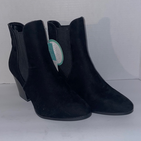 Andrew Geller Shoes - Black ankle boots. Brand - Andrew Geller. Never worn with tags